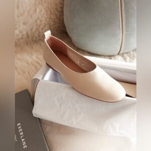Everlane The Day Glove Flat, CREAM color, size 8, buttery soft leather